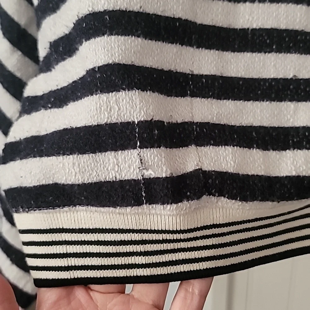 Striped Cropped Long-Sleeve Top - Black & White - Picture 3 of 7